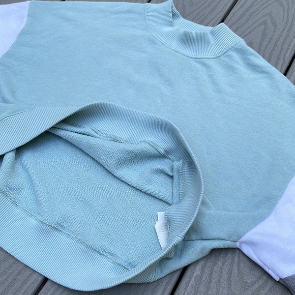 Hollister Cropped Sweatshirt, Women Small - Picture 5 of 8